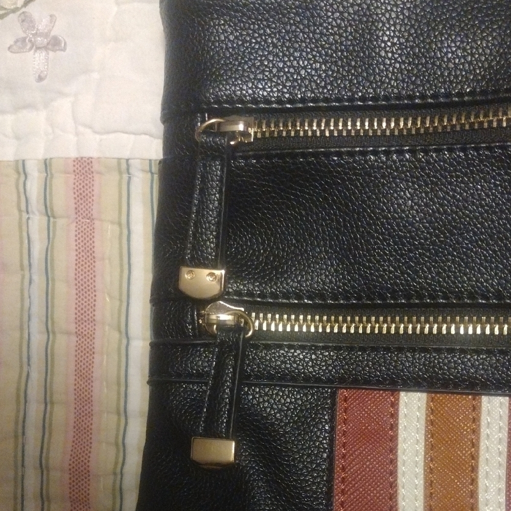Chic Black Crossbody Bag with Striped Detail - Picture 4 of 13